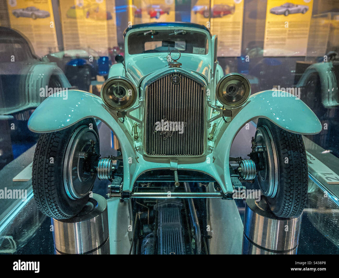 Vue avant d'un modèle Alfa Romeo vintage - Image de stock capturée avec un smartphone