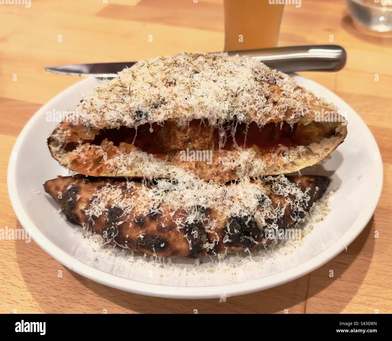 Tarte aux mains Meatball Sandwich Banque D'Images