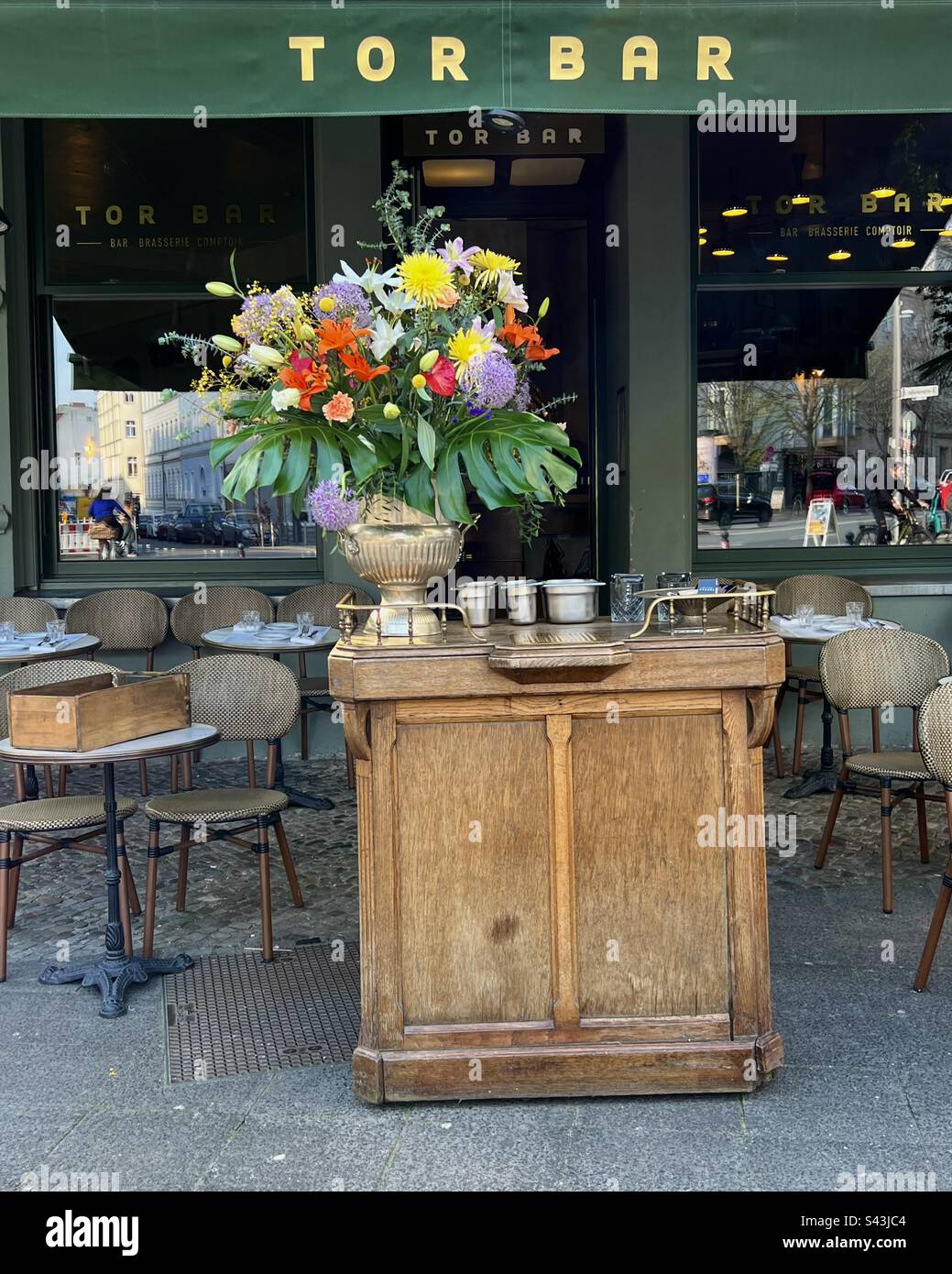 Brasserie Torbar, restaurant de grillades et de fruits de mer Tor Bar avec places en plein air, Torstrasse 183, Mitte, Berlin, Allemagne Banque D'Images