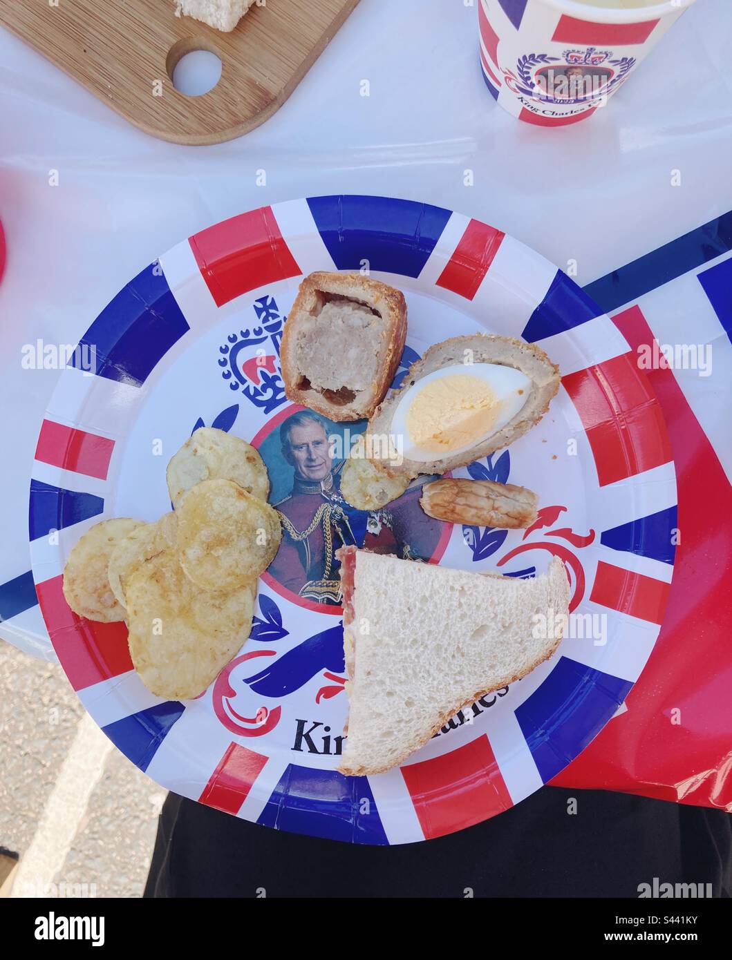 Assiette couronnement avec plats de fête, pour le Grand déjeuner - Image de stock capturée avec un smartphone