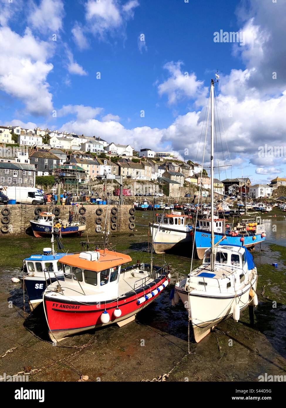 Le port dans le pittoresque village de pêcheurs de Mevagissey, Cornouailles, Angleterre, Royaume-Uni. Banque D'Images