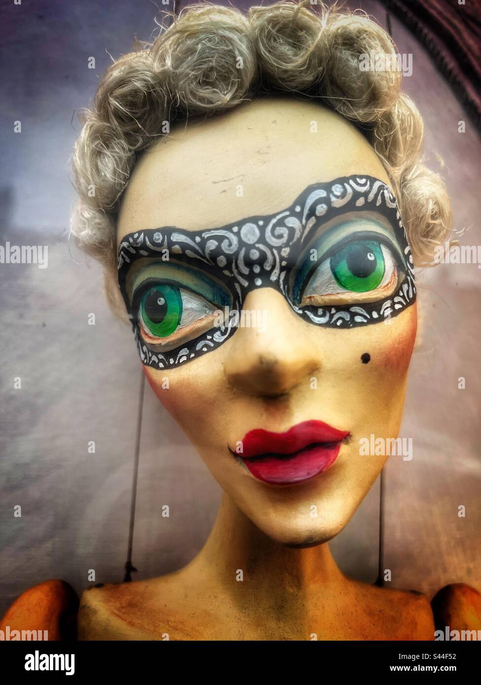 Femme marionnette, Prague, République tchèque. - Image de stock capturée avec un smartphone Femme marionnette, Prague, République tchèque. - Image de stock capturée avec un smartphone