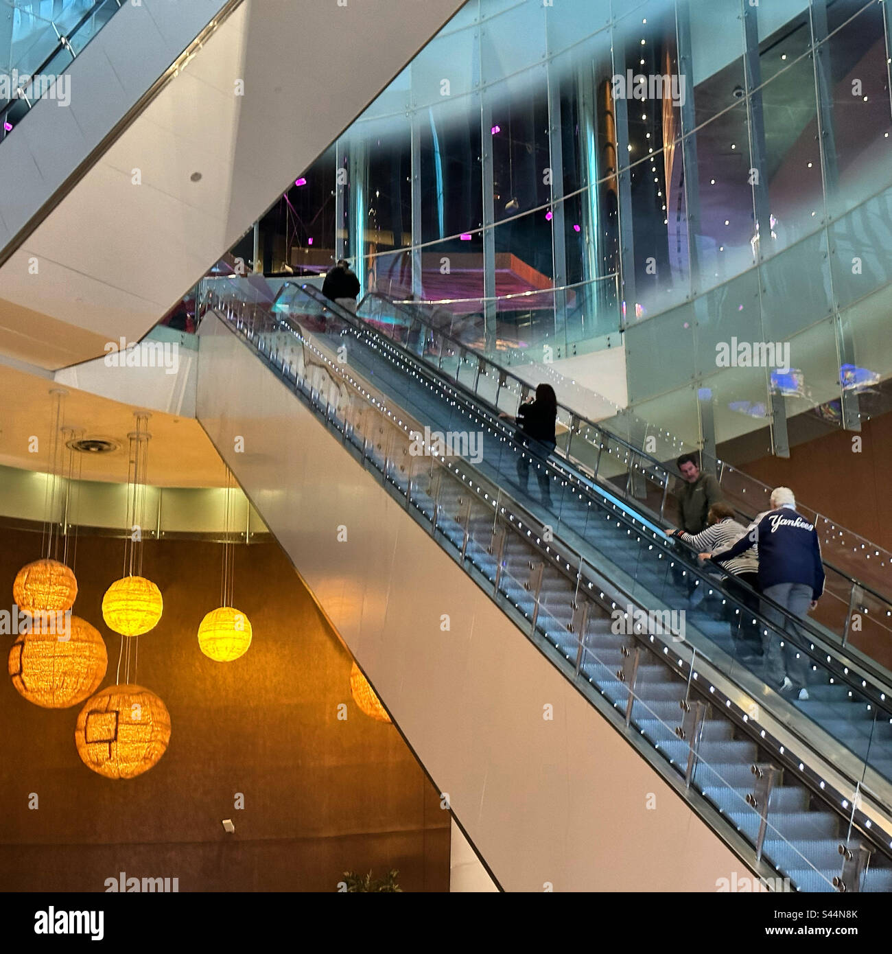 Escalator, Ocean Casino Resort, Atlantic City Boardwalk, Atlantic City, New Jersey, États-Unis Banque D'Images