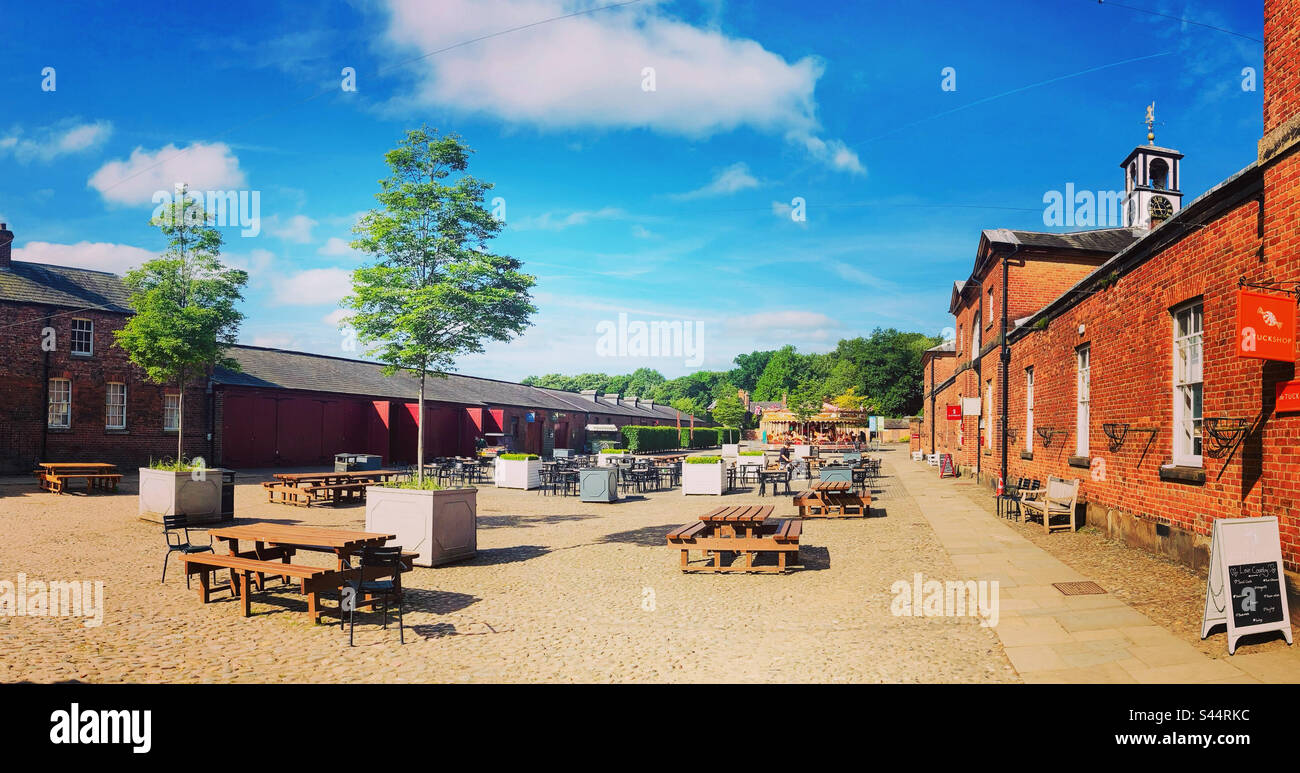 La cour du parc Tatton Knutsford Cheshire - avant la foule des vacances en banque Banque D'Images