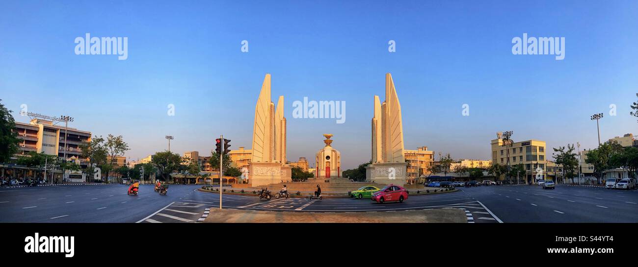 Panoramique du monument de la démocratie à Bangkok Thaïlande Banque D'Images