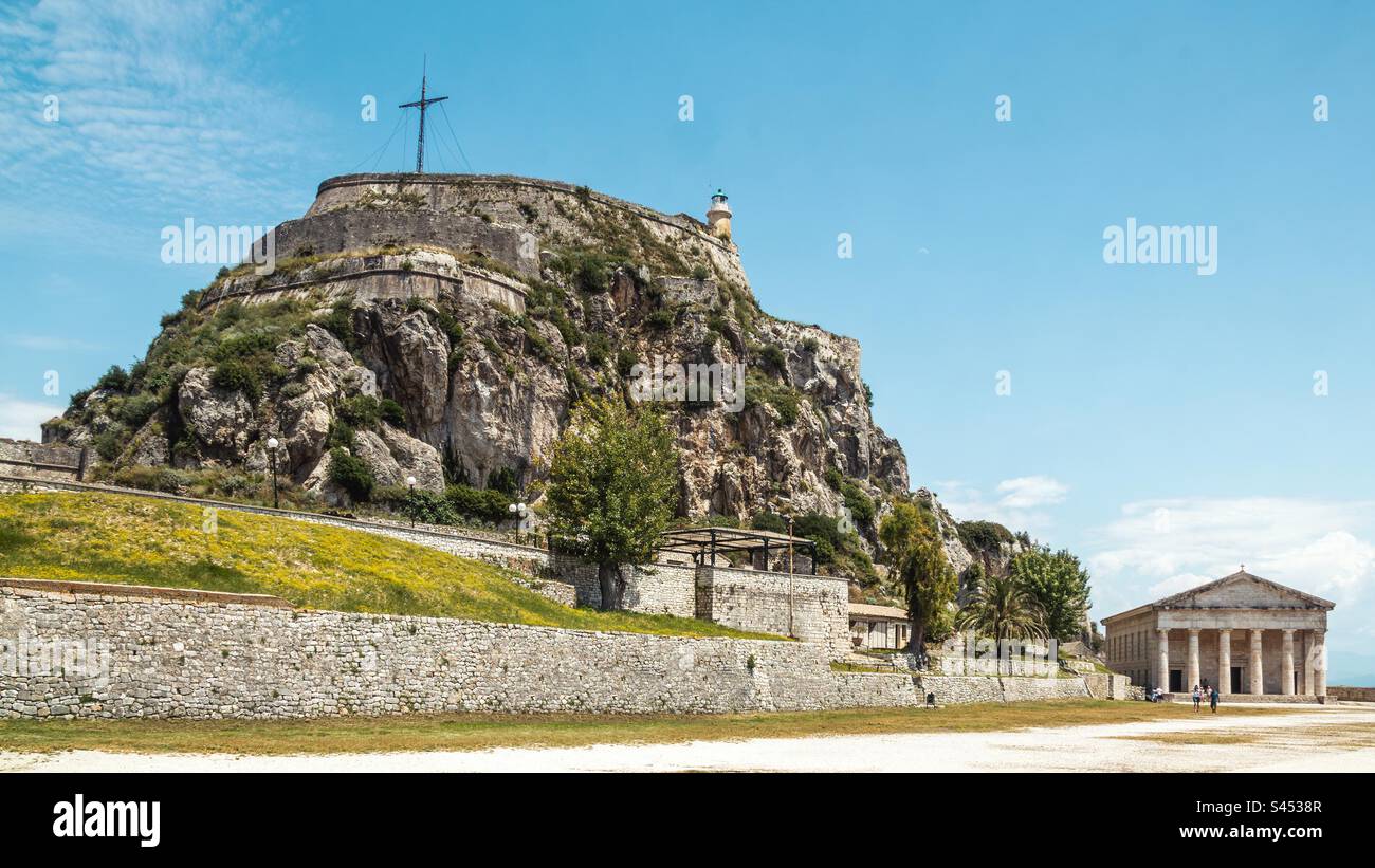 Ancienne forteresse de Corfou et église Sainte de Saint George. - Image de stock capturée avec un smartphone