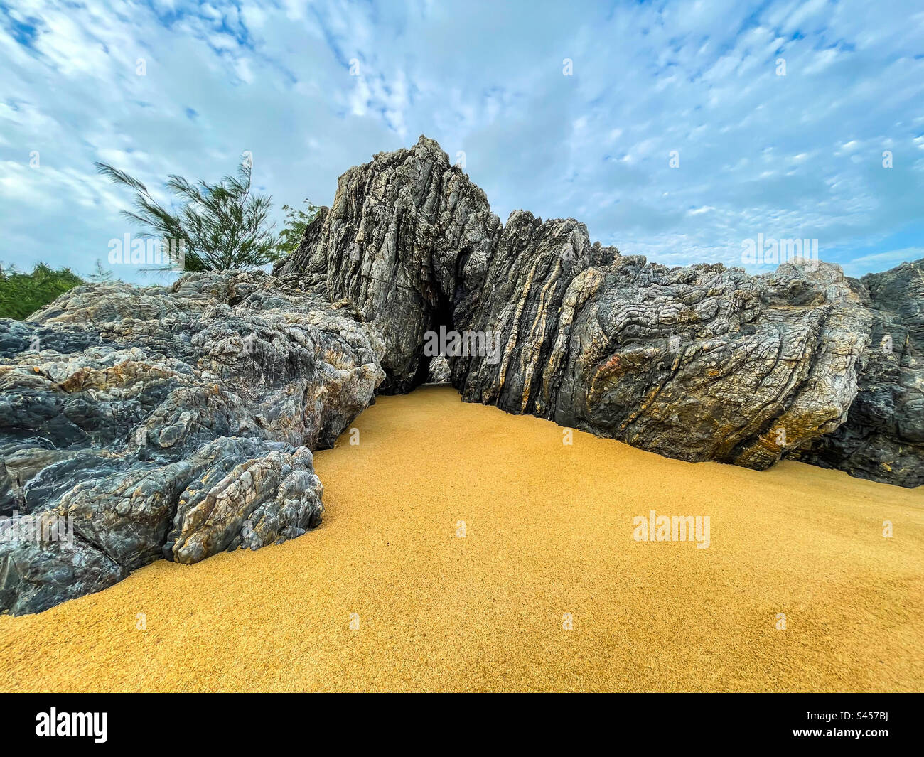 Beaux rochers sur la plage Banque D'Images