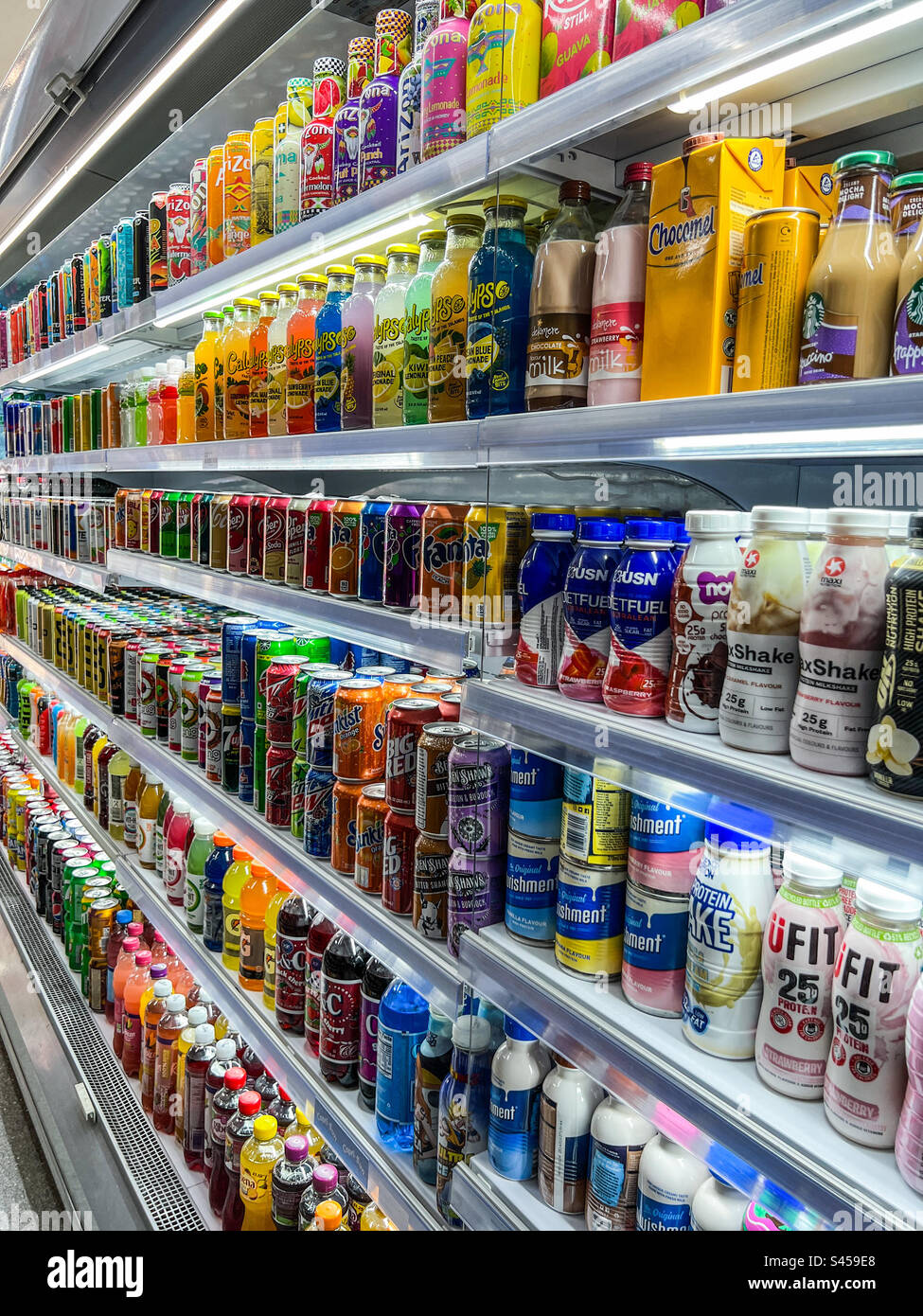 Dépanneur local avec des boissons bien approvisionnées à vendre Banque D'Images