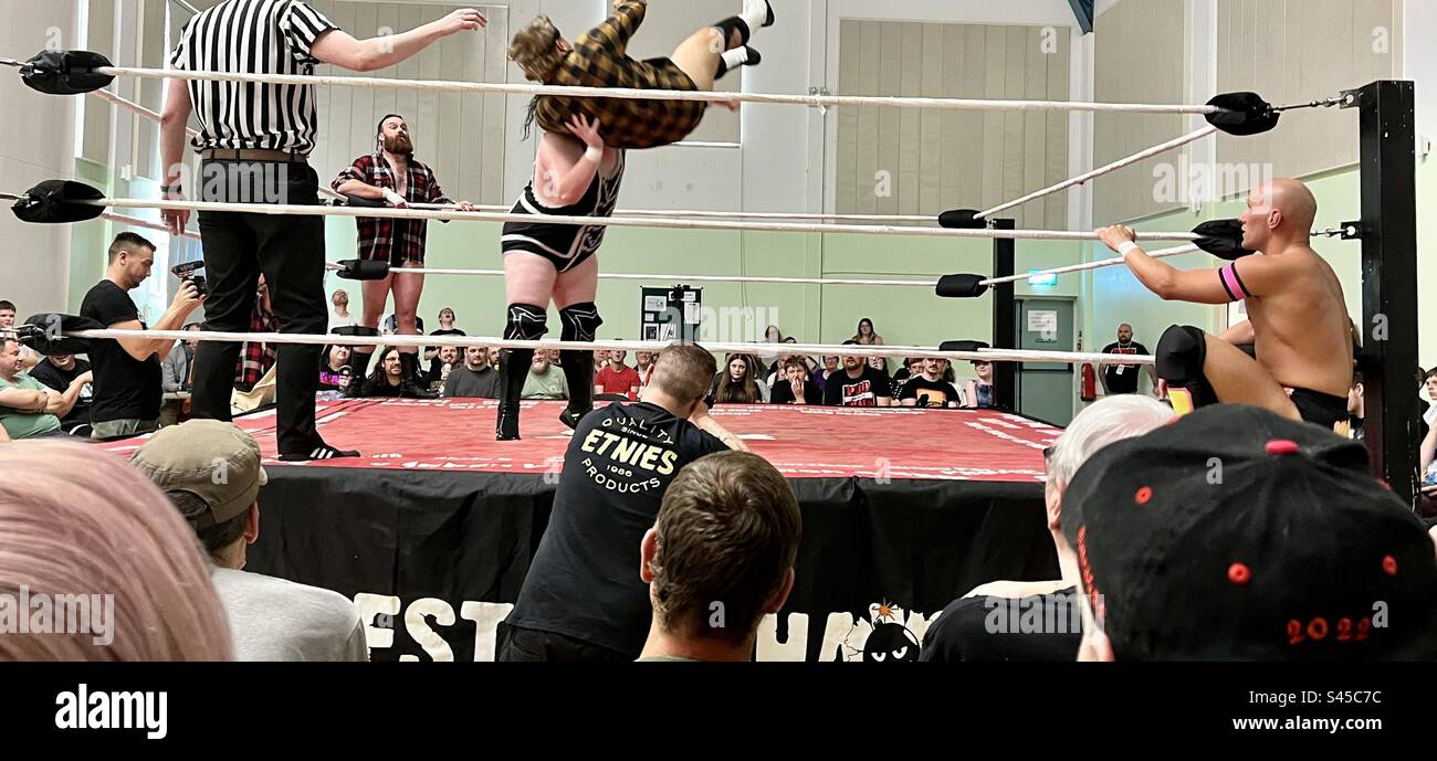 Pro Wrestling chaos. Bristol. - Image de stock capturée avec un smartphone