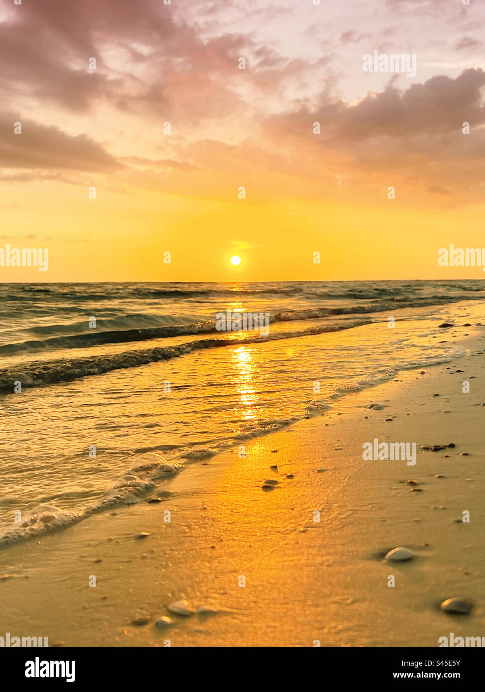 Coucher de soleil sur Longboat Key, Floride - Image de stock capturée avec un smartphone