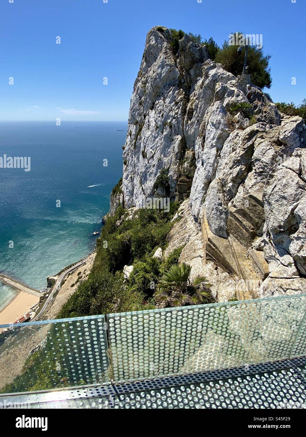 Vue magnifique depuis le Sky Walk au sommet du Rocher de Gibraltar Banque D'Images