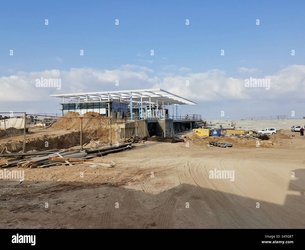 Construction du nouveau centre communautaire de sports nautiques à tel-Aviv, Israël. - Image de stock capturée avec un smartphone