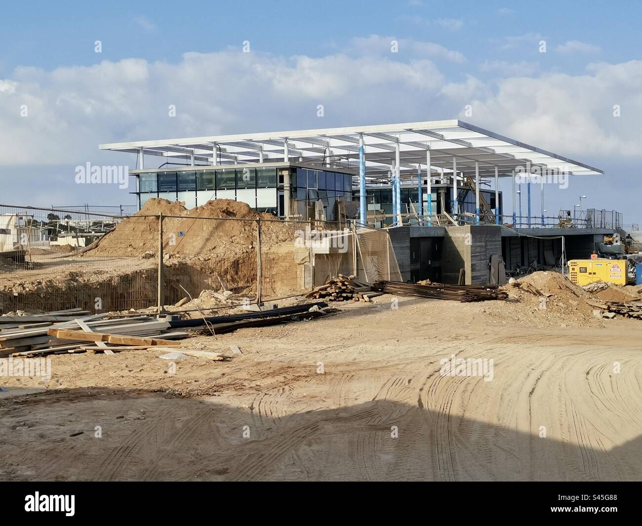 Construction du nouveau centre communautaire de sports nautiques à tel-Aviv, Israël. - Image de stock capturée avec un smartphone