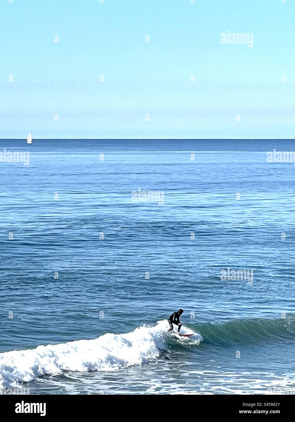 Surfeurs sur la côte californienne Banque D'Images