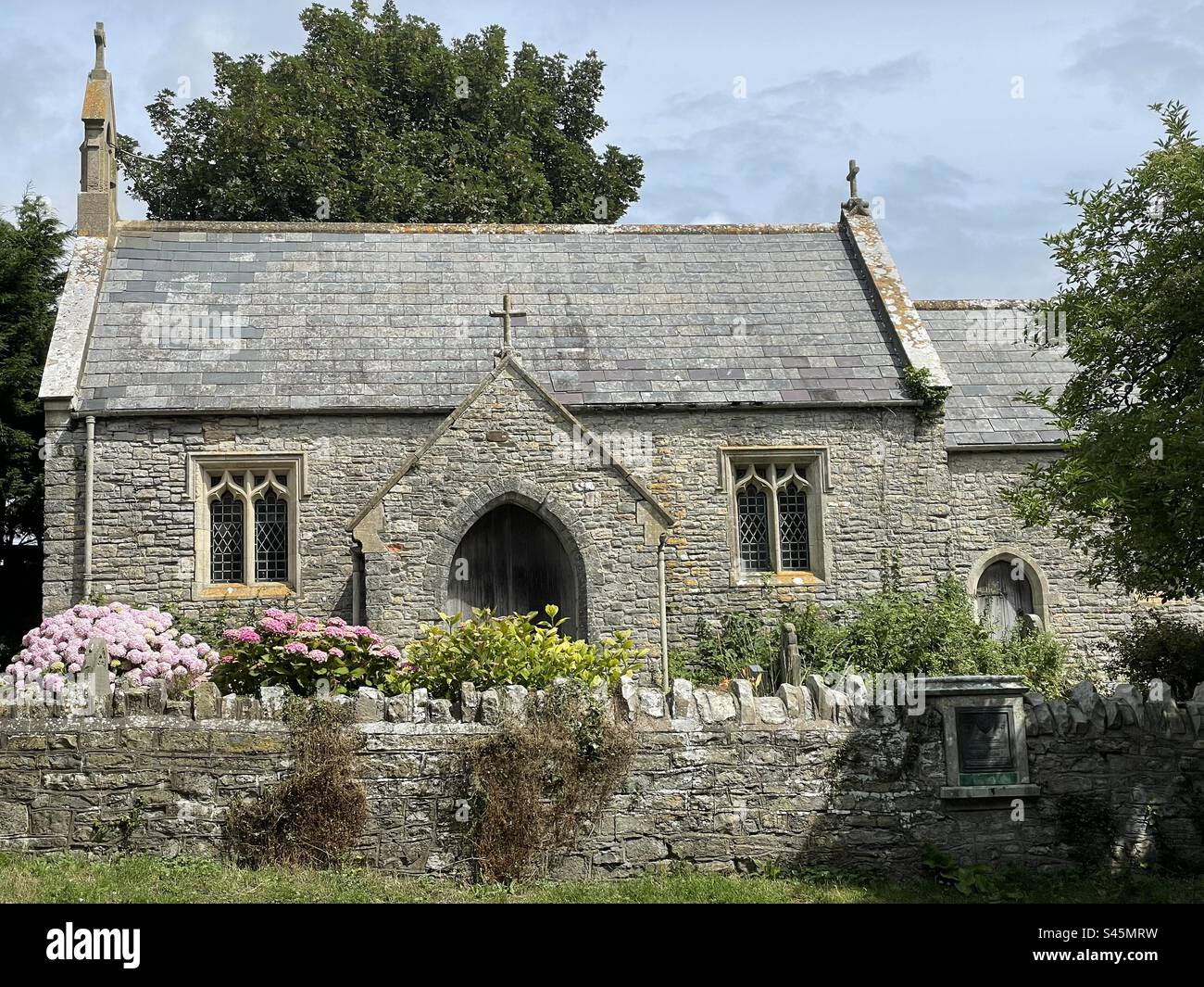 Église Saint-Laurent, Lavernock point, Penarth, pays de Galles du Sud, d’où G.Marconi a reçu le premier message radio à travers l’eau à destination de l’île Flatholm dans le canal de Bristol. - Image de stock capturée avec un smartphone