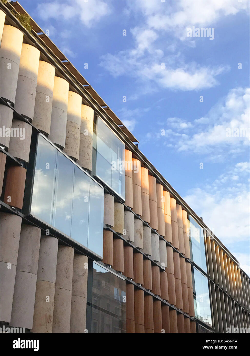 Façade de bâtiment moderne. Madrid, Espagne. Banque D'Images