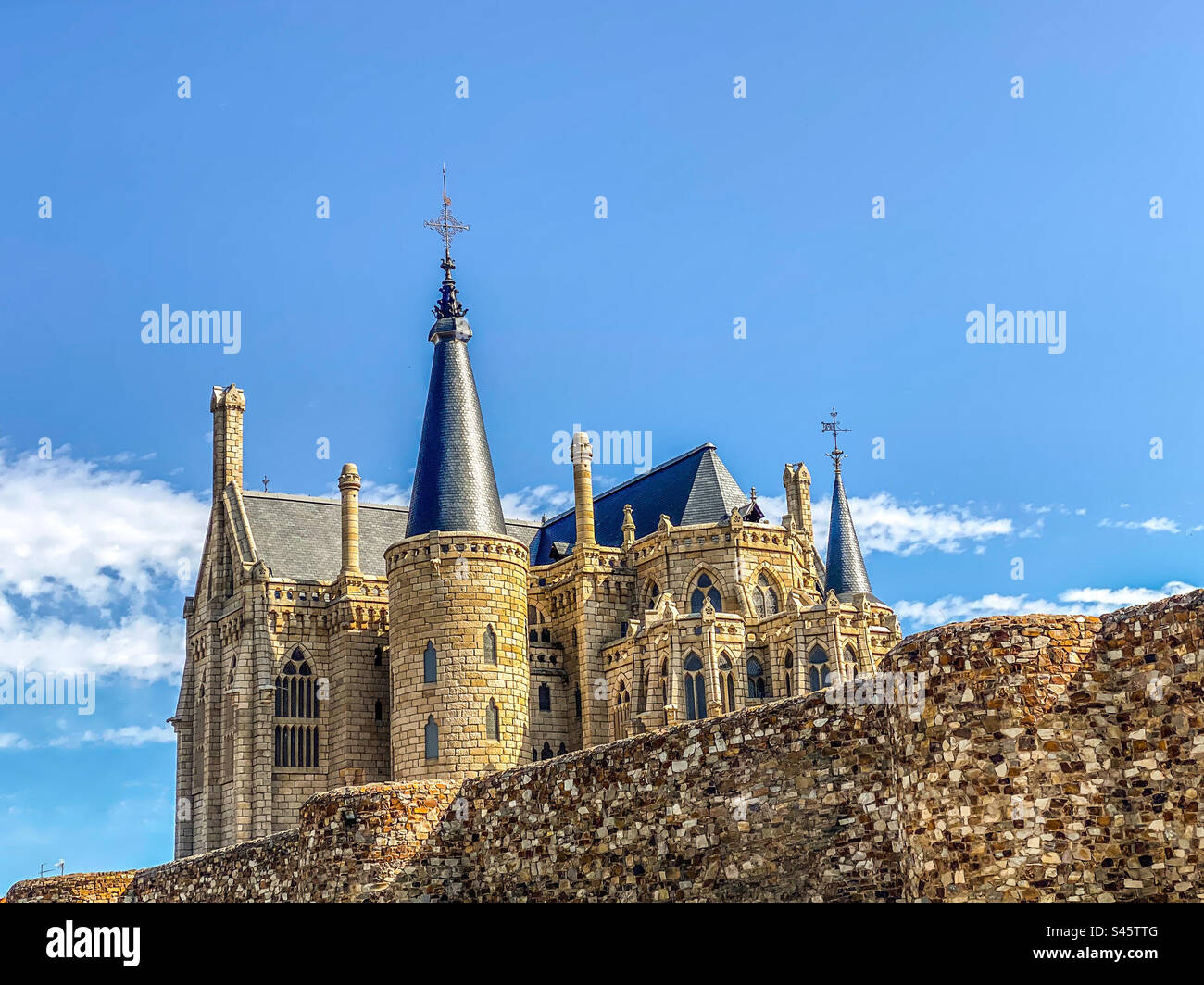 Palais Gaudi dans la ville espagnole d'Astorga, sur le chemin os Santiago de Compistela Banque D'Images