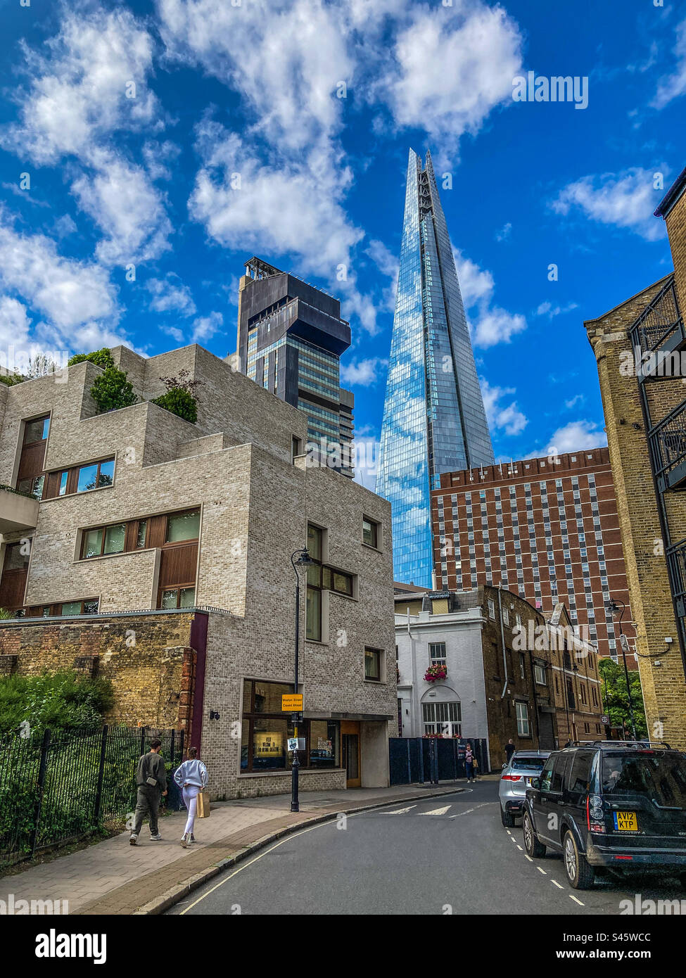 Vue sur Guy’s Tower et The Shard, London Bridge, Southwark Banque D'Images