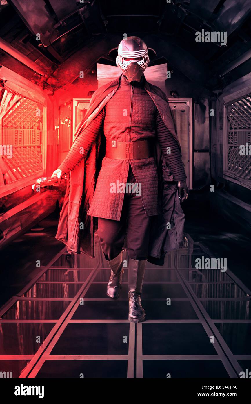 Kylo Ren.Star Wars personnage cosplay dans Death Star à un con comique britannique Banque D'Images