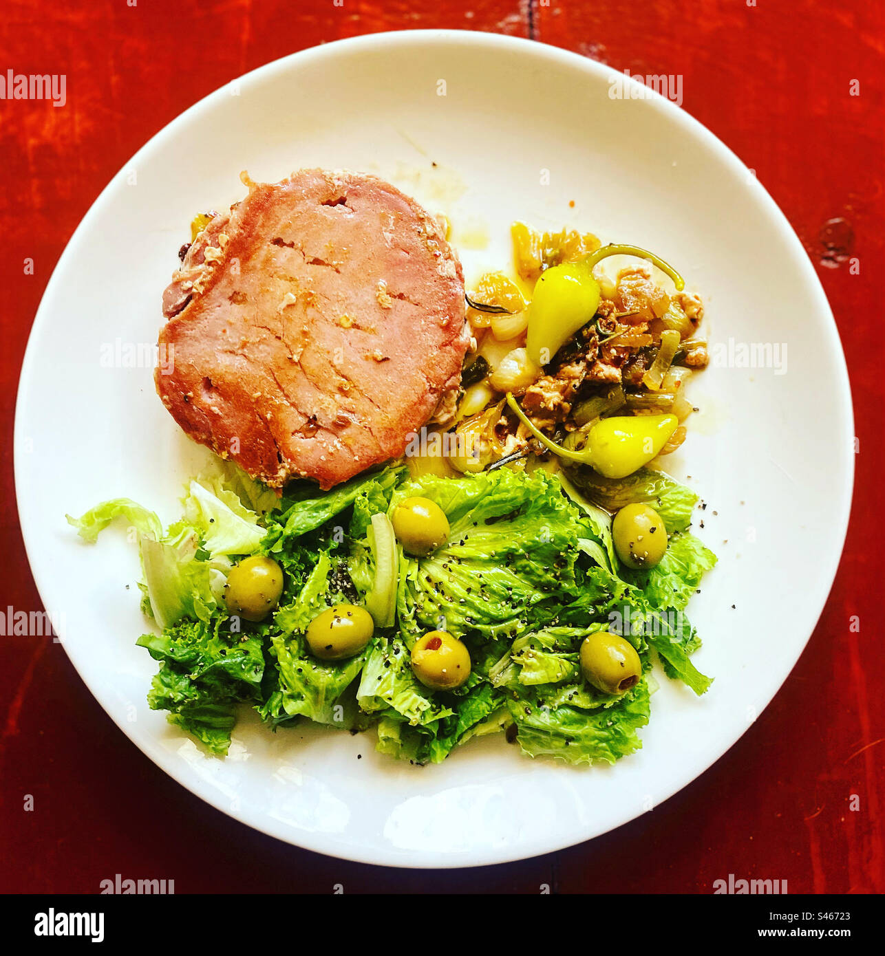 Un filet de thon et de leucce aux olives et aux piments forts au Mexique Banque D'Images