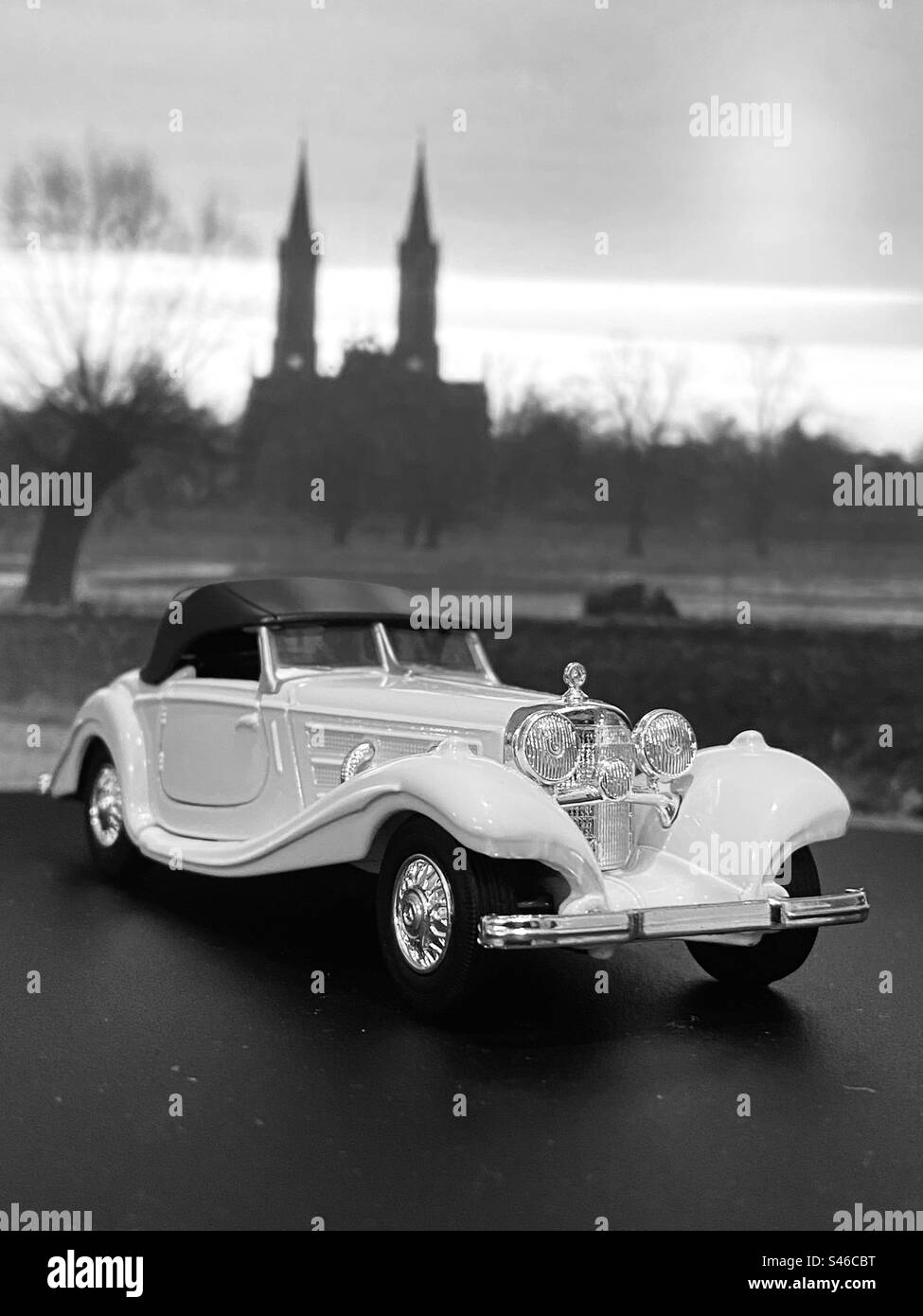 miniature d'une voiture vintage - Image de stock capturée avec un smartphone