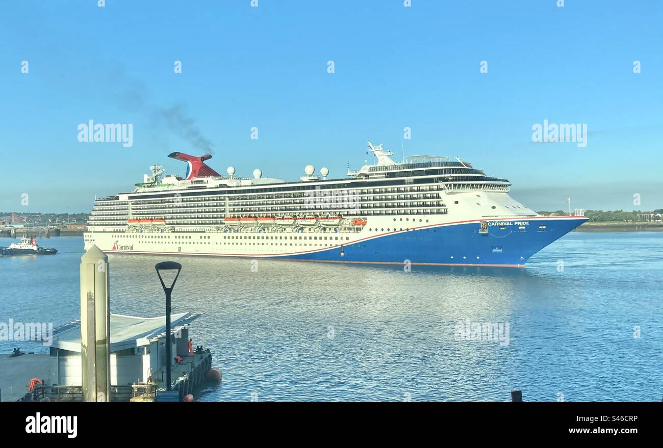Paquebot de croisière Carnival à Liverpool - Image de stock capturée avec un smartphone