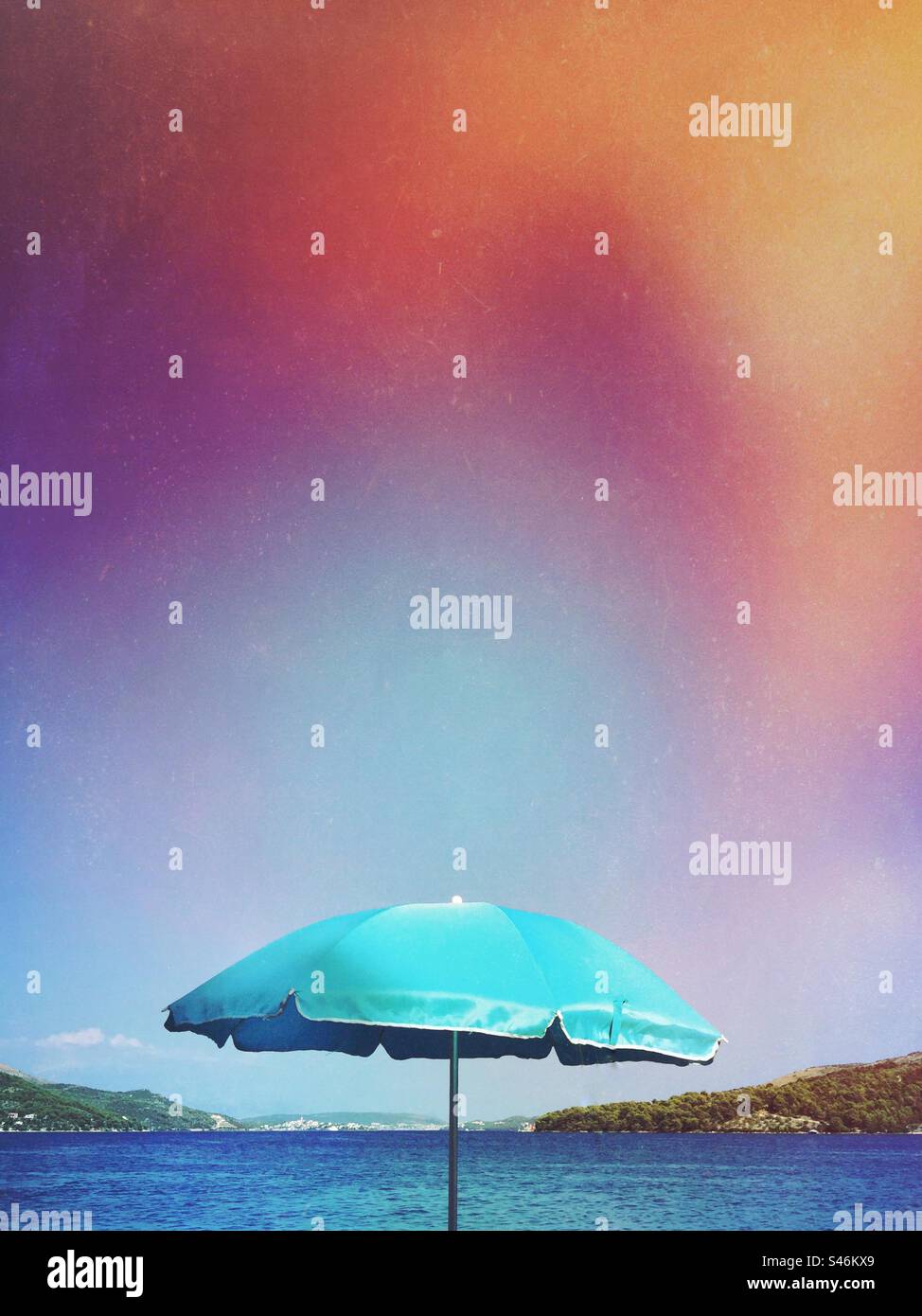 Blue beach parasol near the sea with ominous red orange sky on fire. Danger during the holidays. Banque D'Images