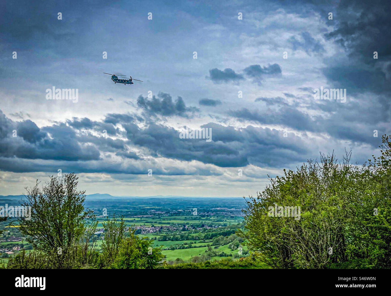 Hélicoptère Chinook au-dessus du Gloucestershire - Image de stock capturée avec un smartphone