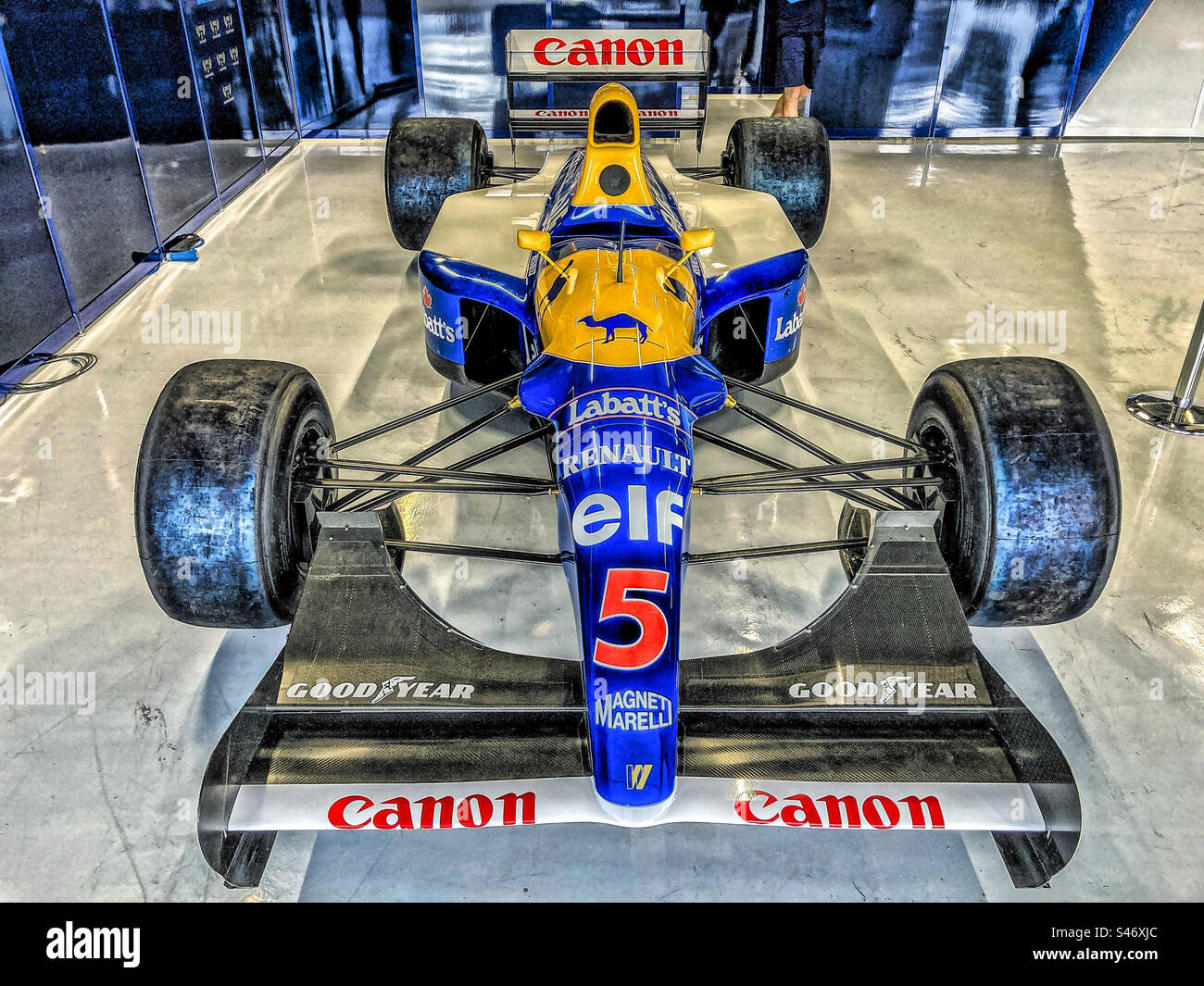 Vue de face de la Williams FW19 Formula One car, pilotée à l'époque par Jacques Villeneuve. Banque D'Images