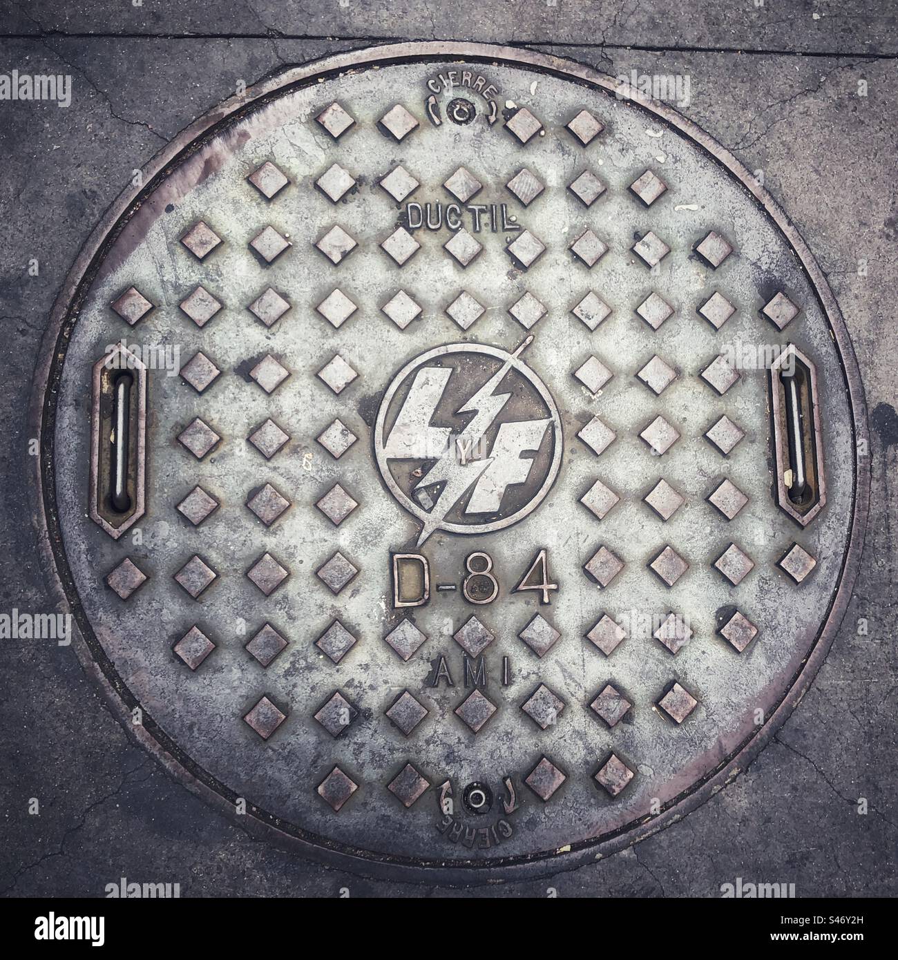 Couverture de trou d'homme d'infrastructure électrique à Mexico, 2022 Banque D'Images