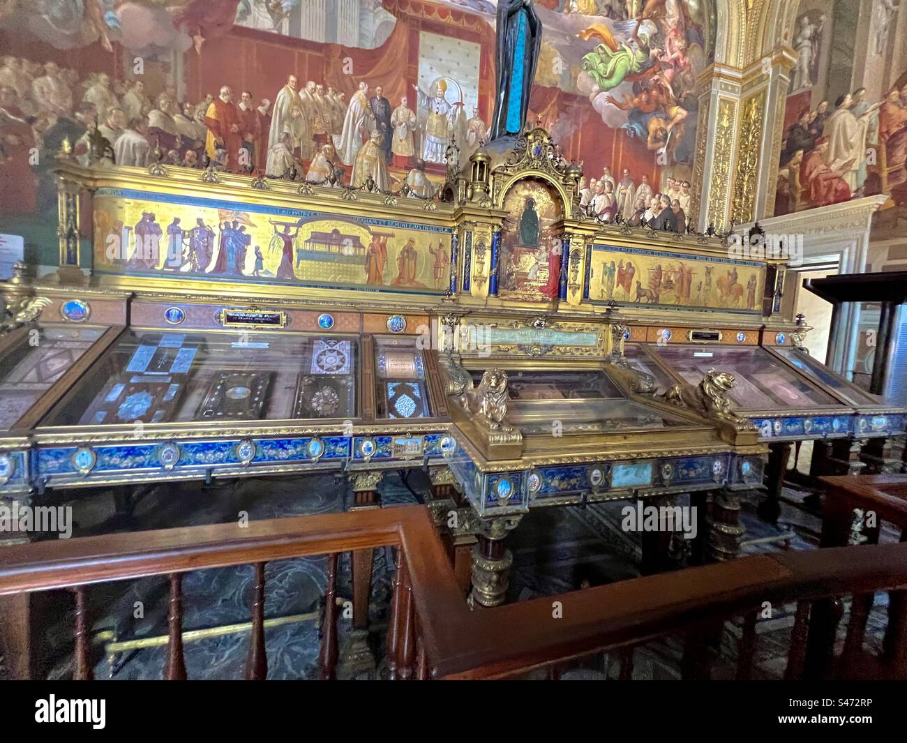 Alter dans la Cité du Vatican - Image de stock capturée avec un smartphone