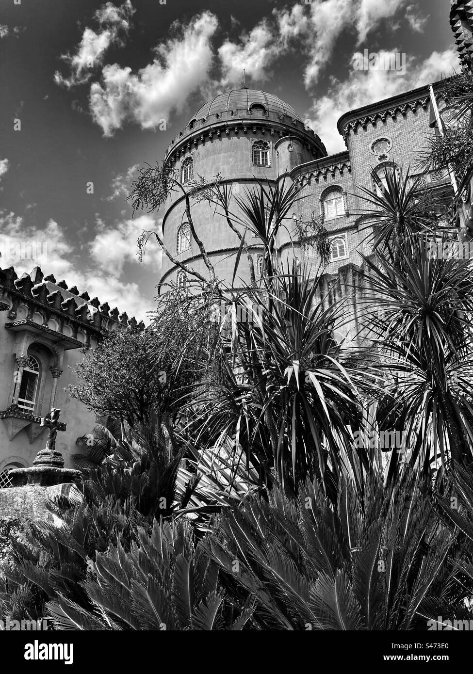 Vue et détail de Palace Da Pena,serra de Sintra, Portugal- Architecture romantiste,XIX Banque D'Images