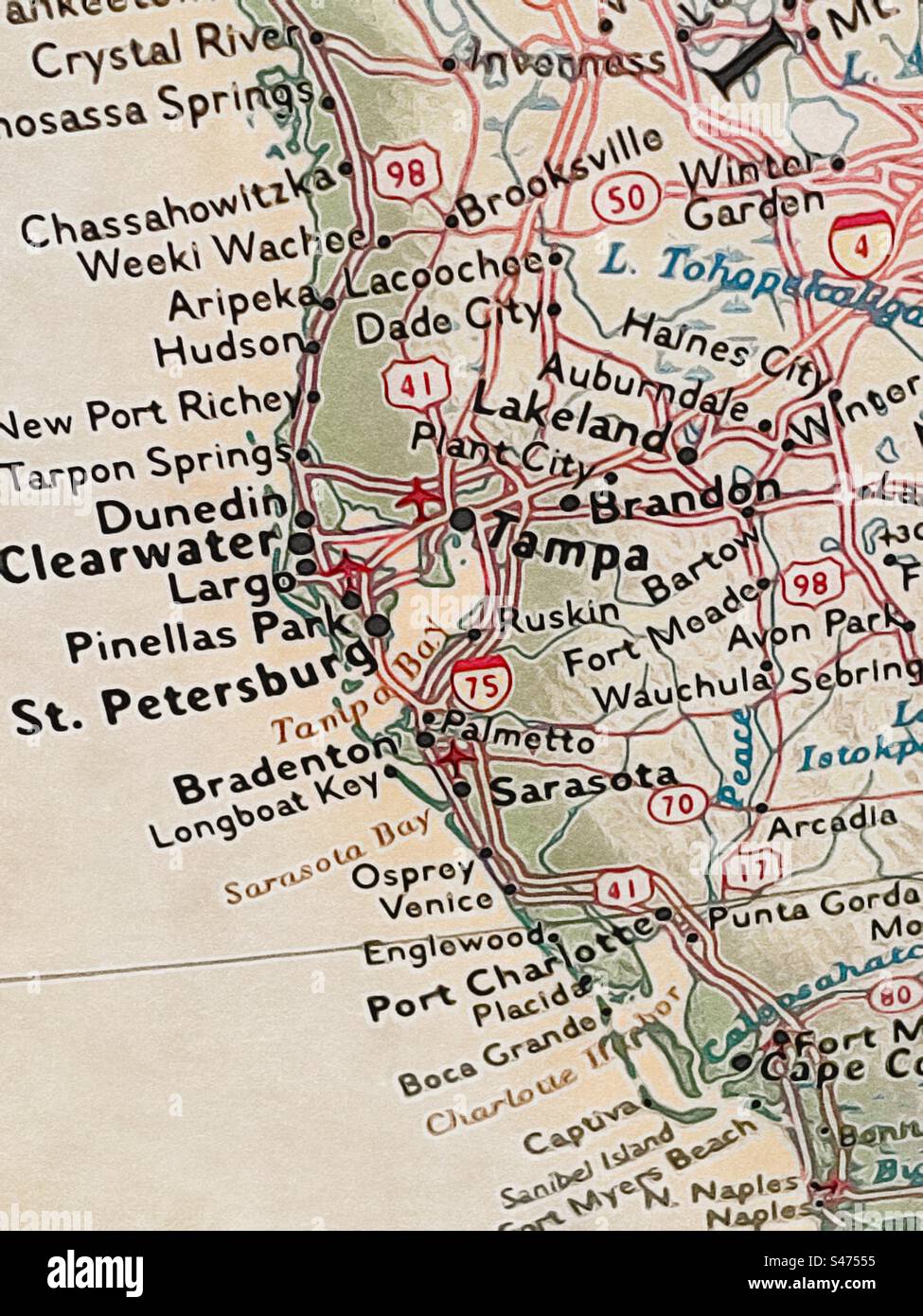 Image agrandie de la région de Tampa, Floride sur une carte américaine. La photo originale a été transformée en « illustration » via l’application IOS Brushstroke. - Image de stock capturée avec un smartphone