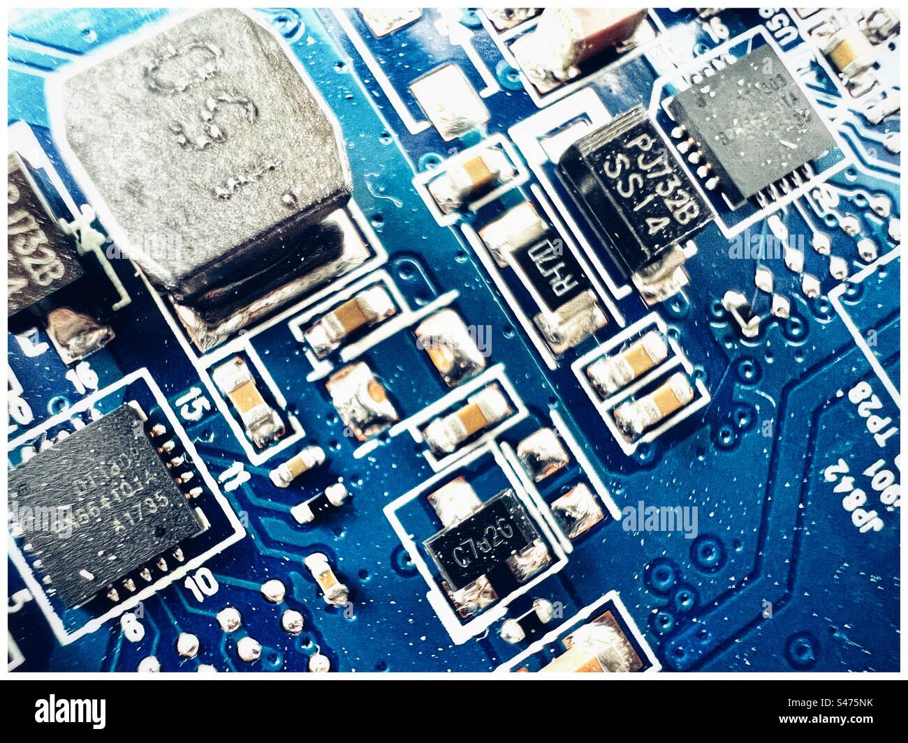 Carte de circuit imprimé à fond bleu Banque D'Images