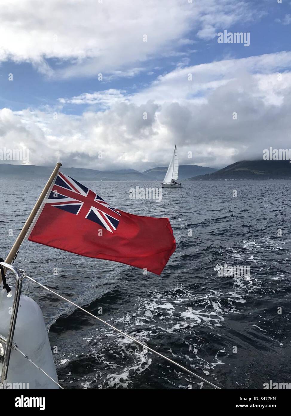 Red Ensign Flag Sailing - Image de stock capturée avec un smartphone