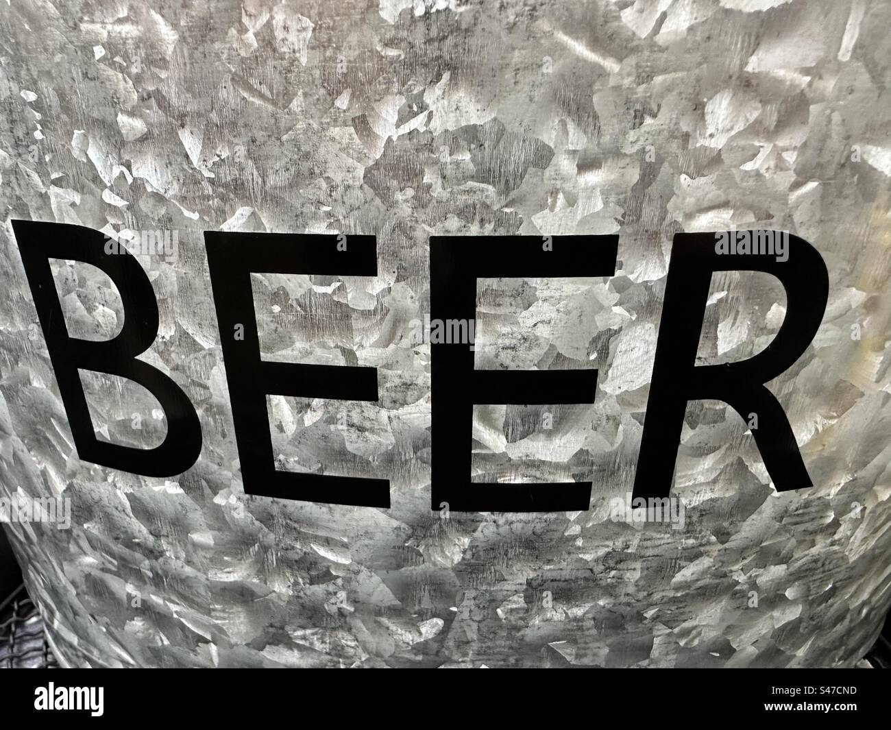 Bière et un bain d'étain Banque D'Images