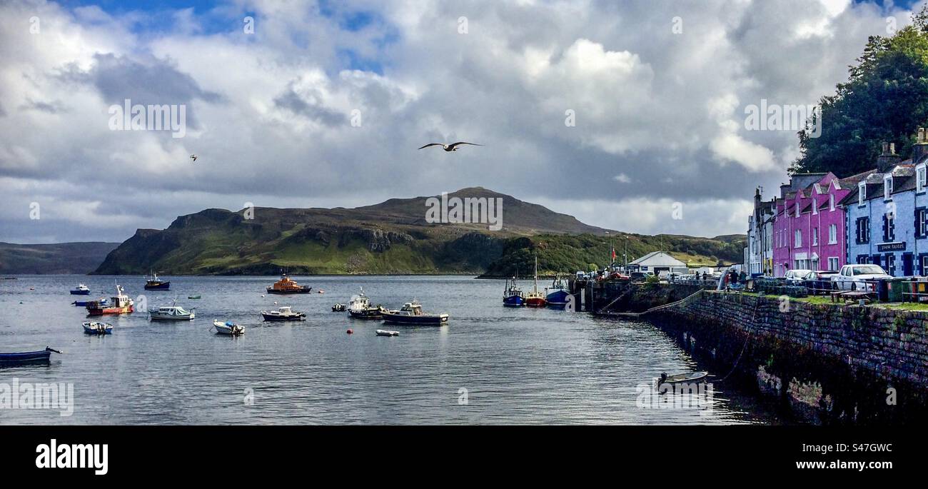 Ville de Portree sur l'île de Skye, en Écosse - Image de stock capturée avec un smartphone