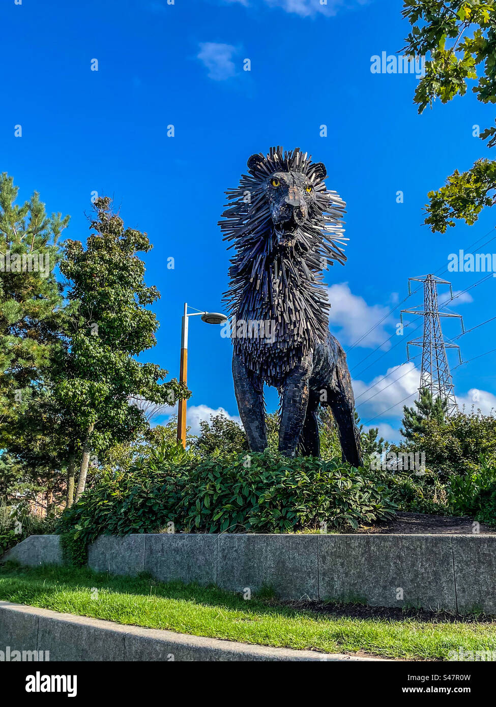 C.S. Lewis Lion, la sorcière & la sculpture de la garde-robe Banque D'Images