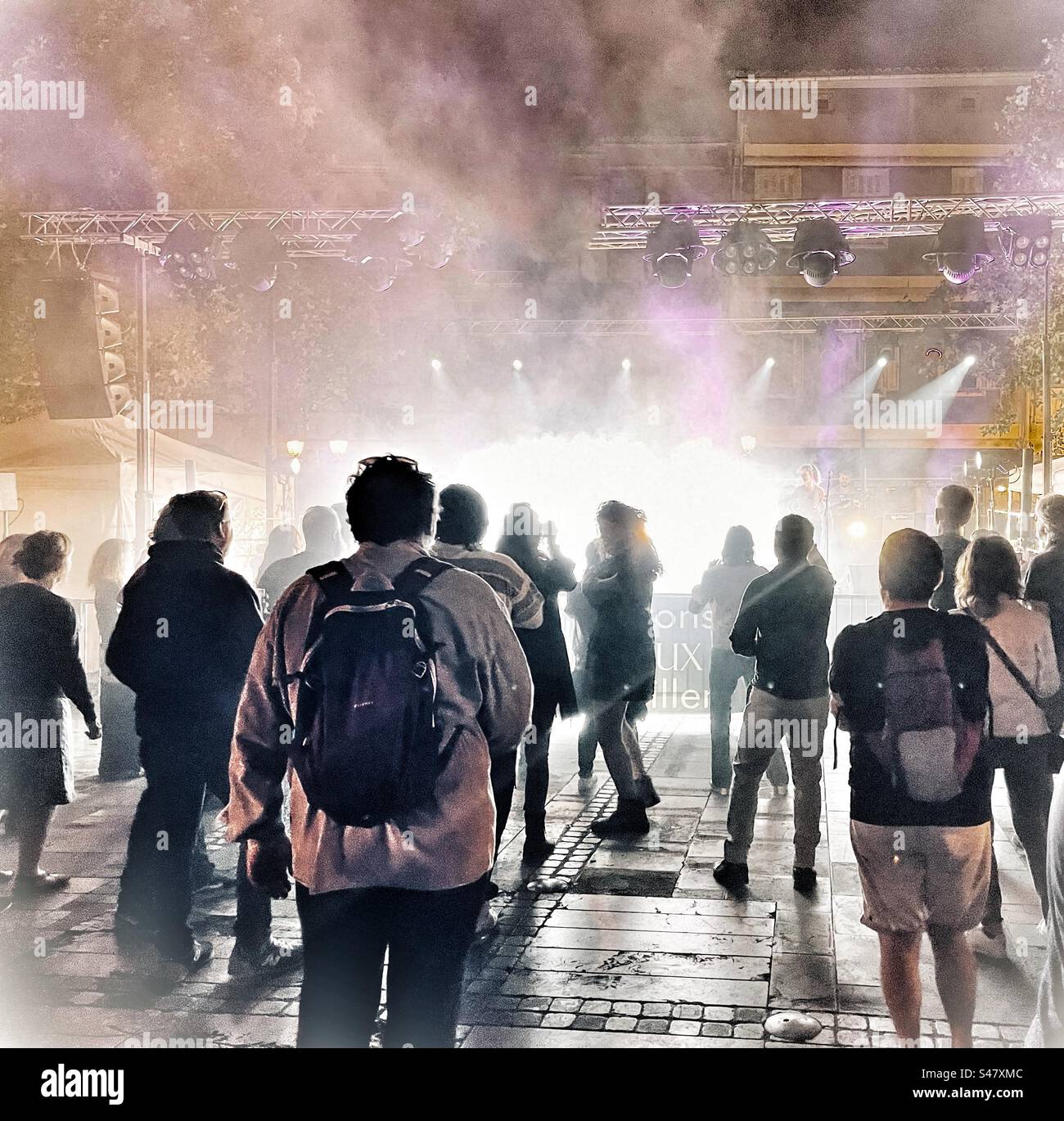 Musique de vie et public au Fête annuel de Vendange, octobre 2023 à la place de la République, Limoux, France Banque D'Images