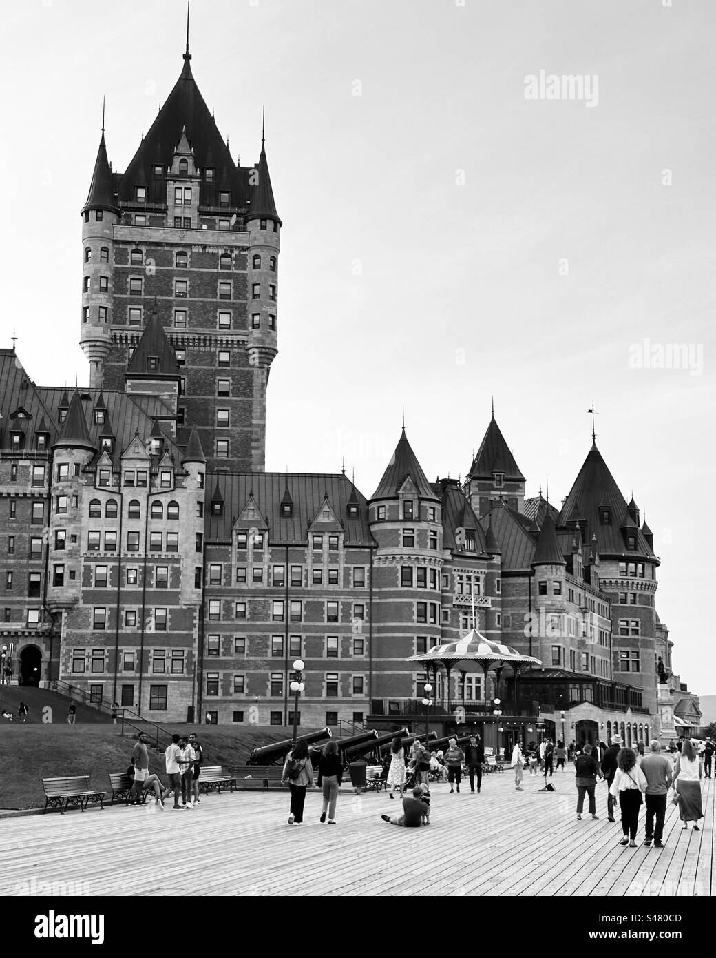 Septembre 2023, Château Frontenac, terrasse Dufferin, quartier historique du Vieux-Québec, Québec, Québec, Canada - Image de stock capturée avec un smartphone