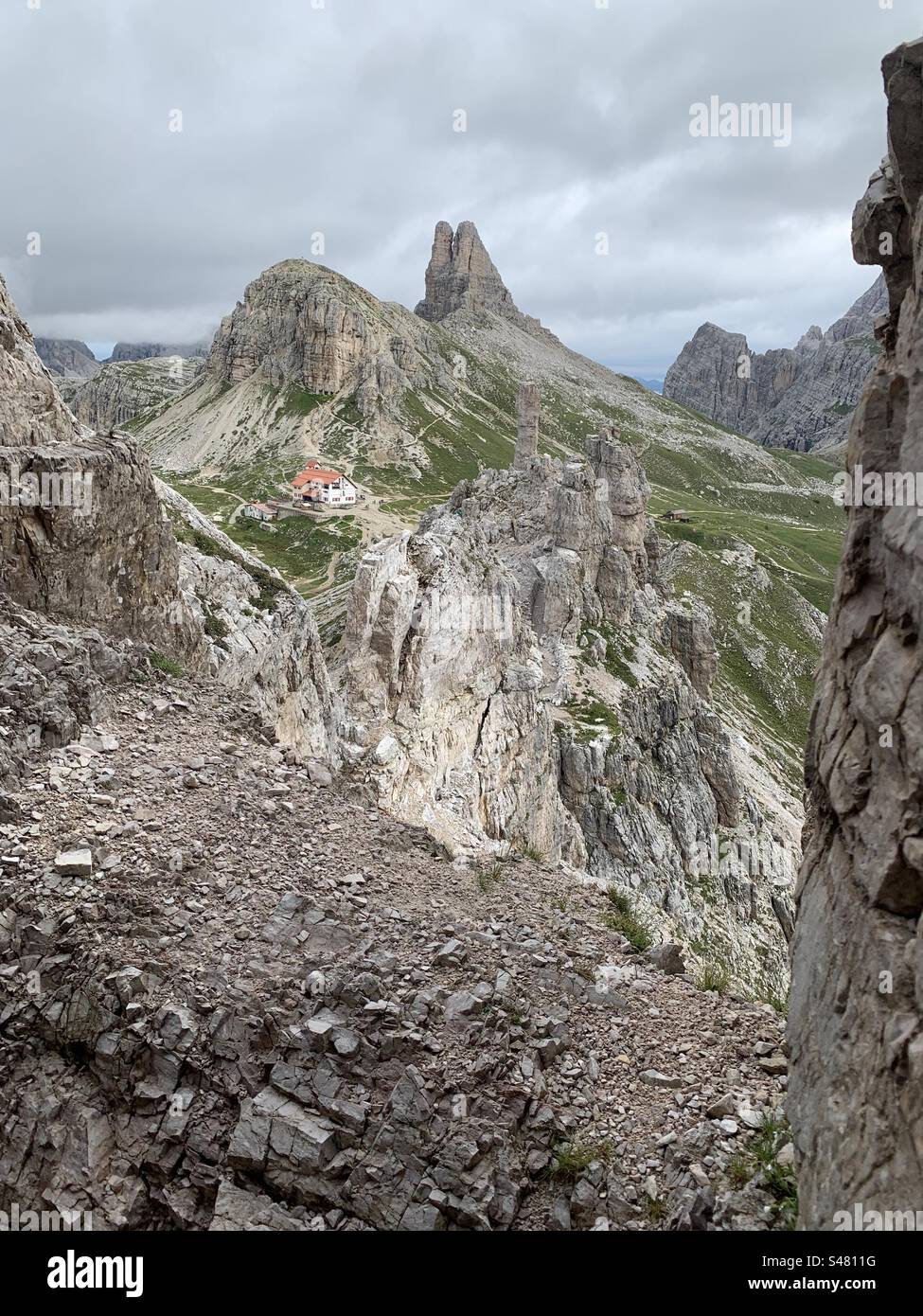 Rifugio Locatelli dalla ferrata del Monte Parerno, Italie Banque D'Images