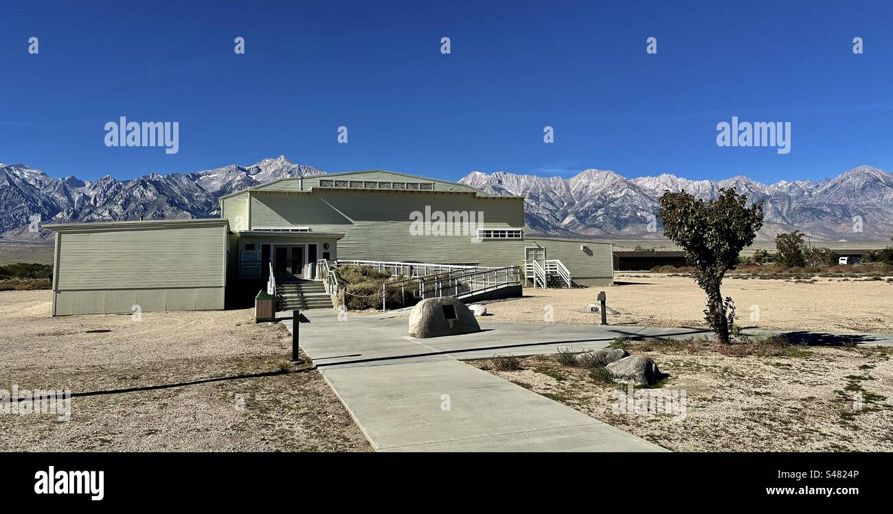 Le centre d'accueil et le musée du lieu historique national de Manzanar sont logés dans l'un des bâtiments originaux du centre de libération de la guerre de Manzanar. Banque D'Images