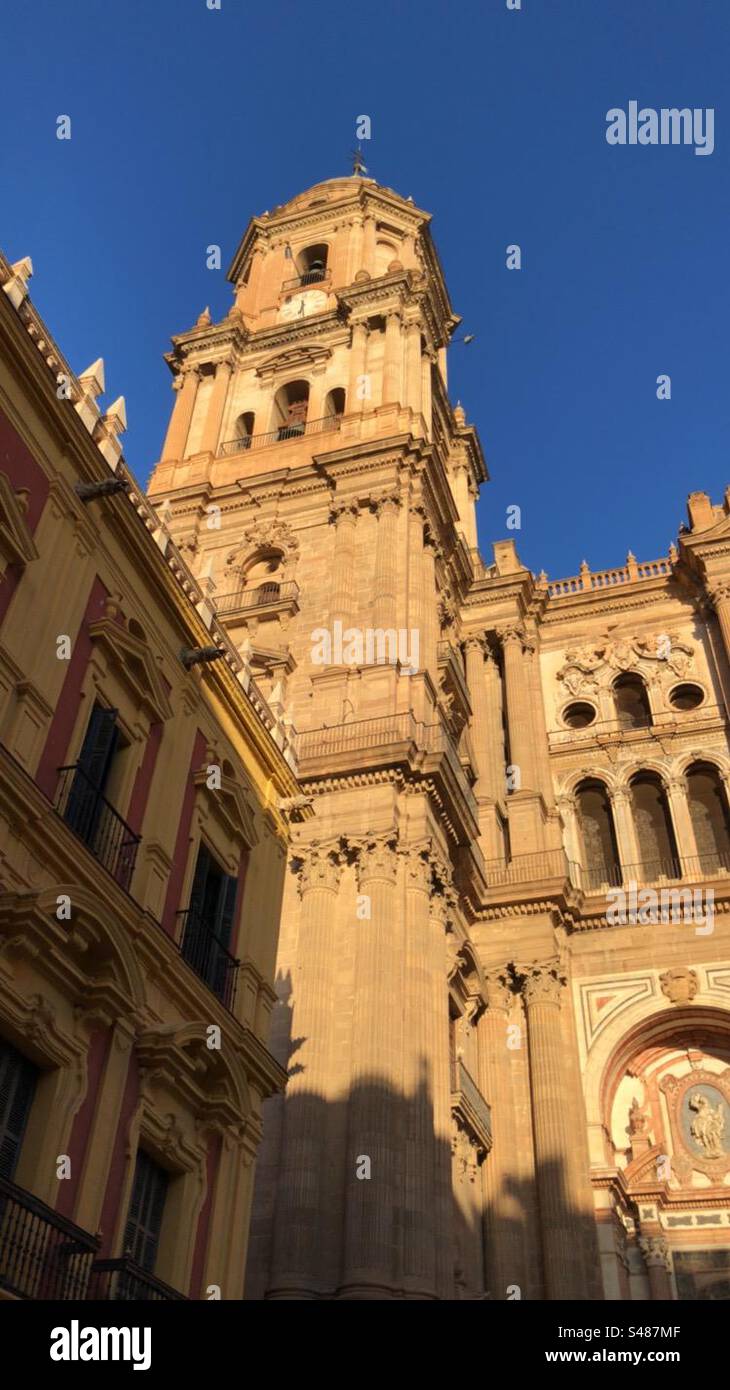 Cathédrale de Malaga à la lumière du soleil d'automne, Andalousie, Espagne Banque D'Images