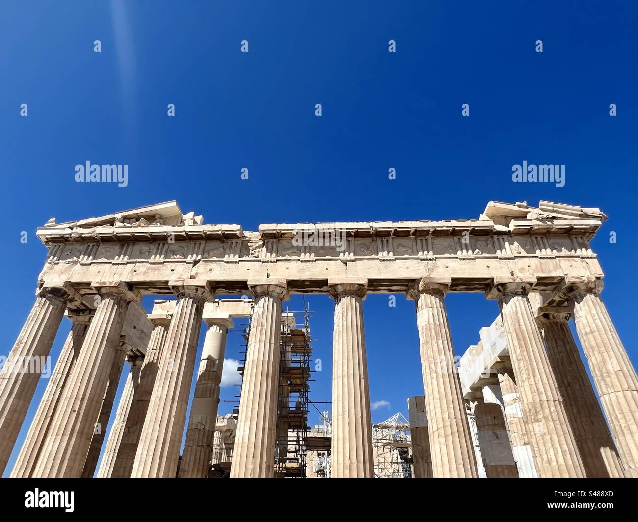 Les ruines du Parthénon sur l'ancien site archéologique de l'Acropole à Athènes - Image de stock capturée avec un smartphone
