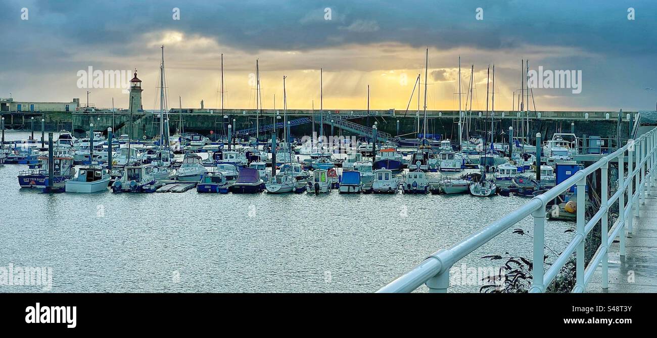 Ramsgate Harbour dans la lumière tôt le matin Banque D'Images