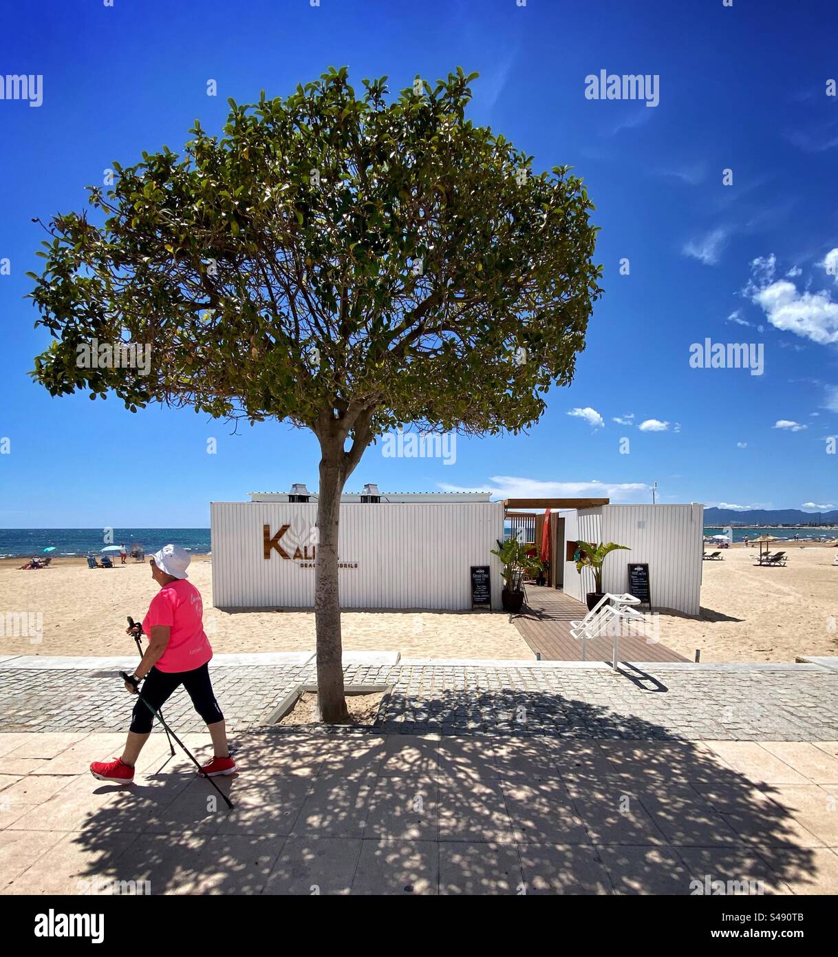 Le front de mer à Cambrils, Catalogne, Espagne. - Image de stock capturée avec un smartphone