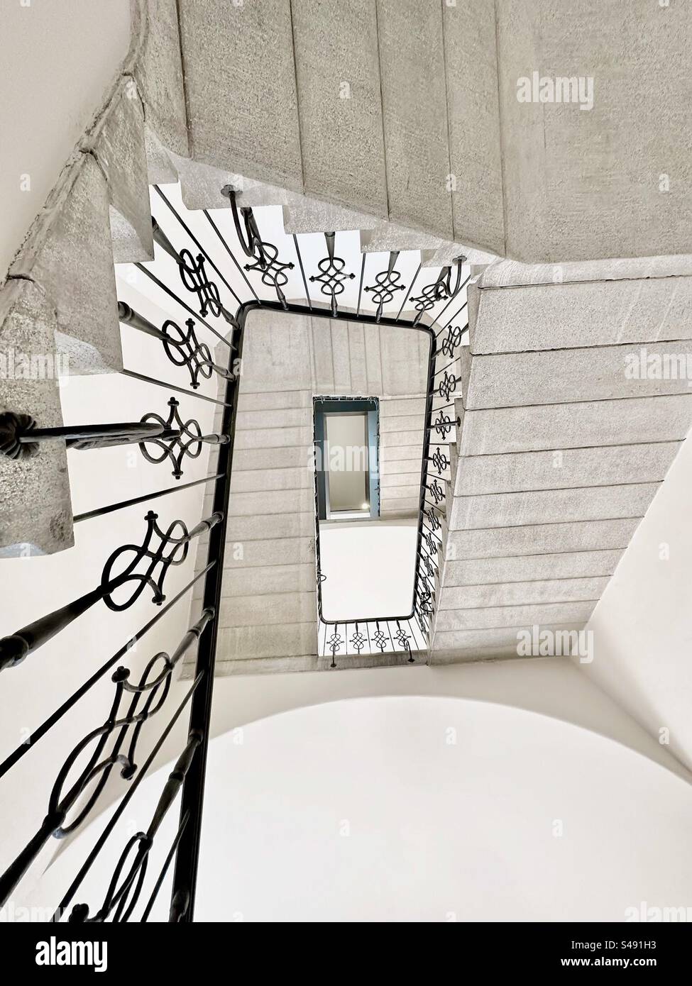 Conception de bâtiment d'architecture abstraite - Image de stock capturée avec un smartphone