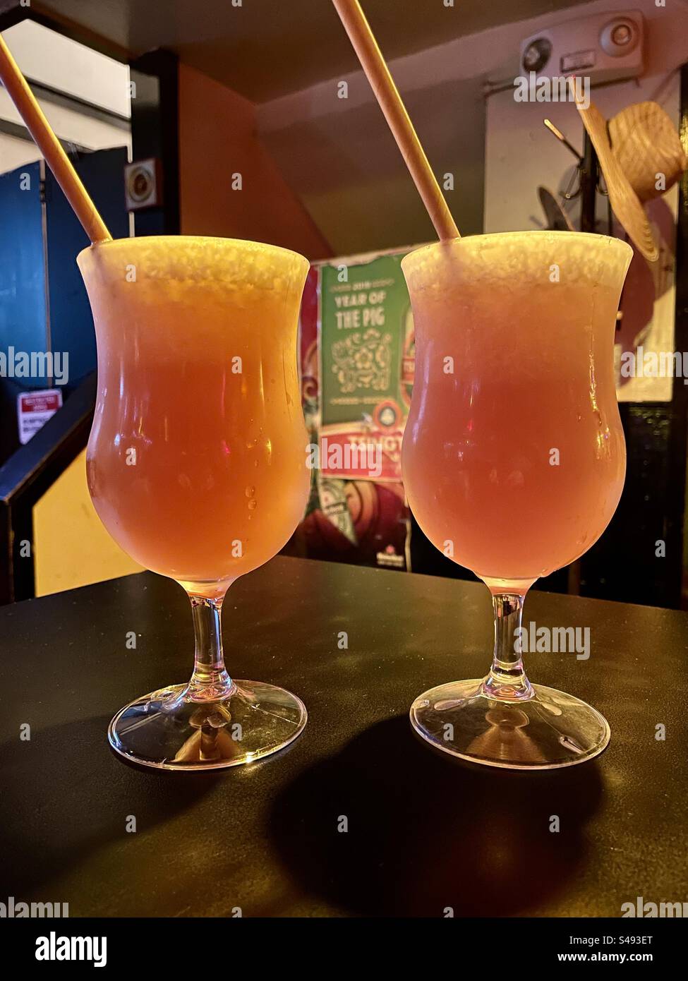 Cocktails Mai Tai, Li po cocktail Lounge, San Francisco, Californie, États-Unis - Image de stock capturée avec un smartphone