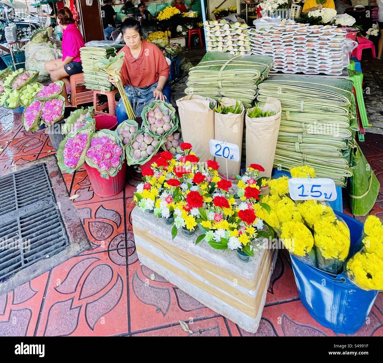 Marché aux fleurs de Pak Khlong Talat à Bangkok,. Banque D'Images