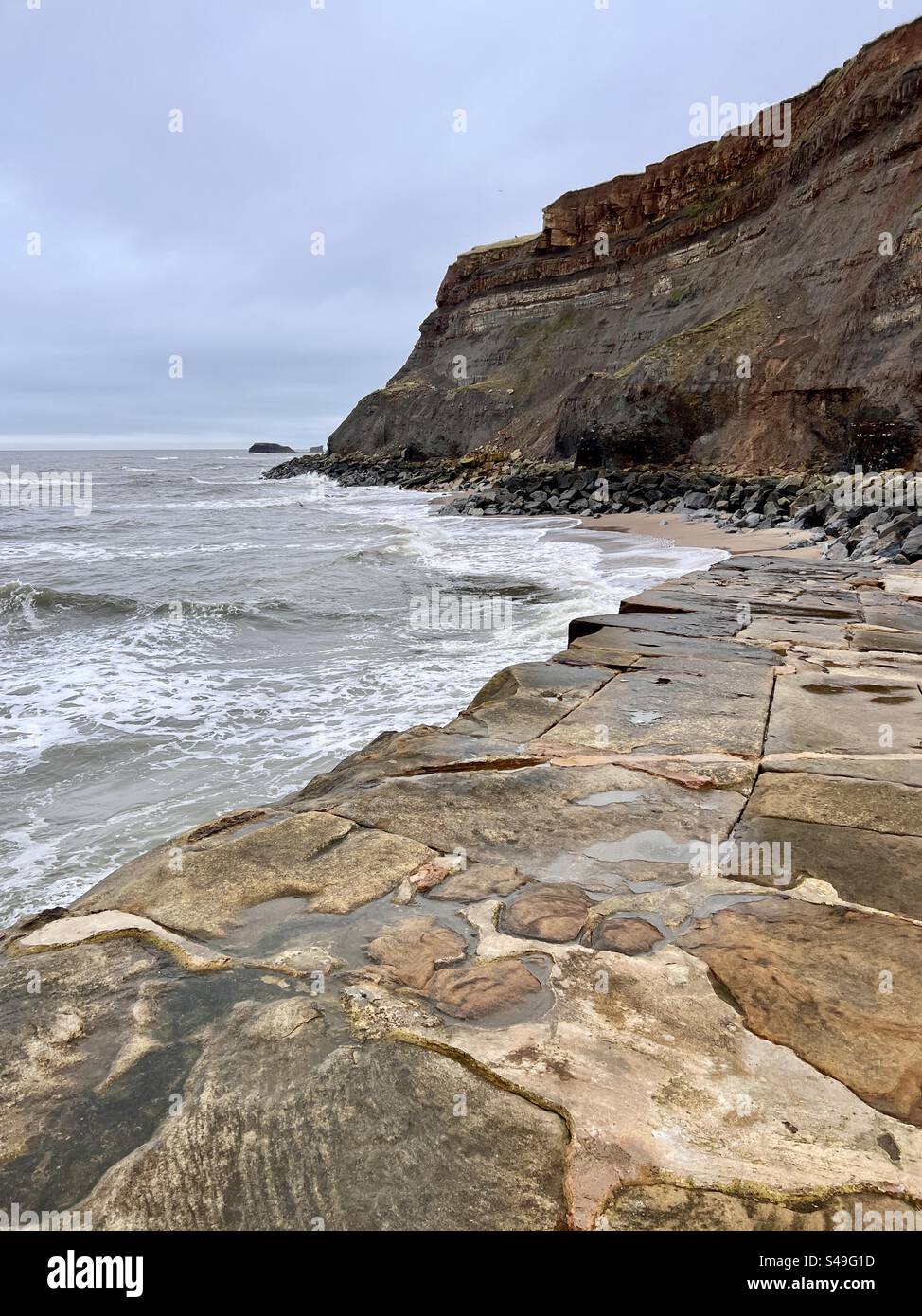 Falaises imposantes à Whitby - Image de stock capturée avec un smartphone